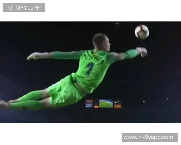 拉亚飞身扑救荣膺英超12月最佳扑救展现惊人反应能力