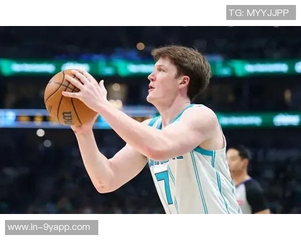 黄蜂4号秀克尼佩尔表现惊艳三项命中率均超四成稳如老将 黄蜂4号秀克尼佩尔表现惊艳三项命中率均超四成稳如老将