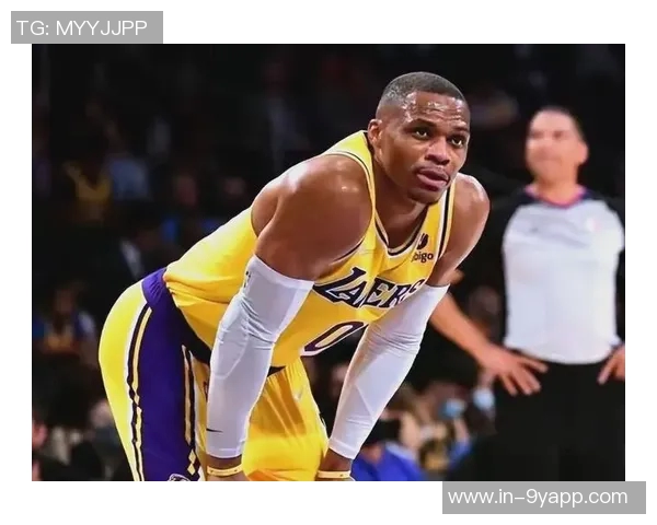 威少在1月12日NBA最佳球员评选中脱颖而出展现卓越表现 威少在1月12日NBA最佳球员评选中脱颖而出展现卓越表现